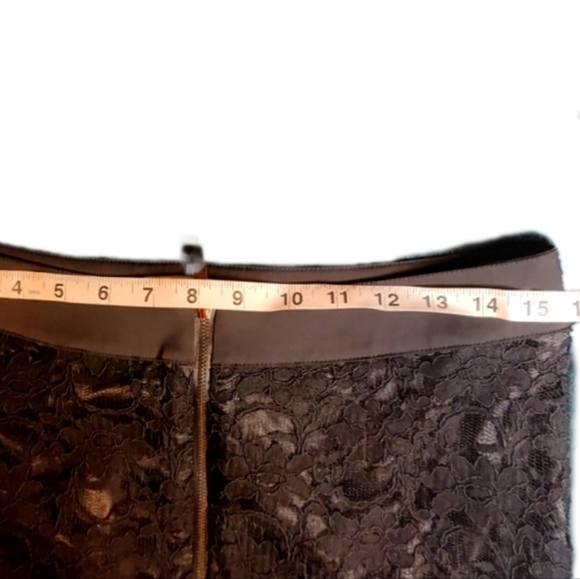 NWOT, black lace skirt by Chinese Laundry, unique back zipper, pristine! - Picture 7 of 7